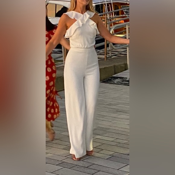 Monique Lhuillier Pants - Monique Lhuillier white jumpsuit, size 6